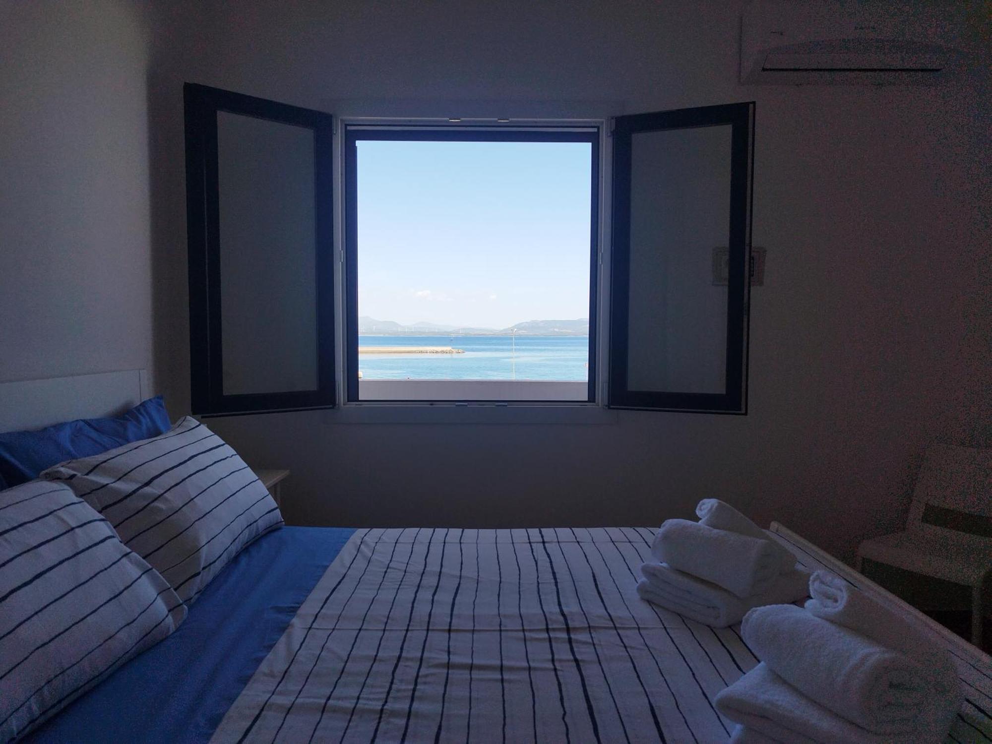 Sky And Sea Apartment Calasetta Eksteriør billede